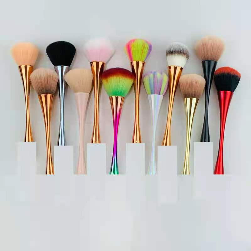 Cintura pequeña y cabello aleatorio