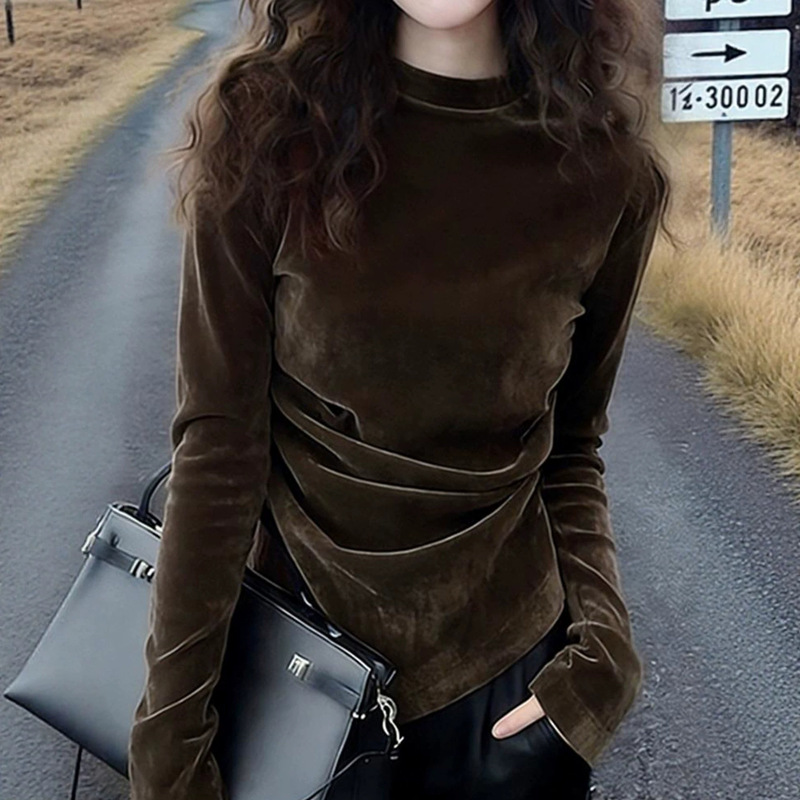 Women's long-sleeved velvet coffee-colored T-shirt, autumn 2026 new style, fashionable and versatile, waist-cinching, slimming top, trendy A14182 Women's long-sleeved velvet coffee-colored T-shirt, autumn 2026 new style, fashionable and versatile, waist-cinching, slimming top, trendy A14182