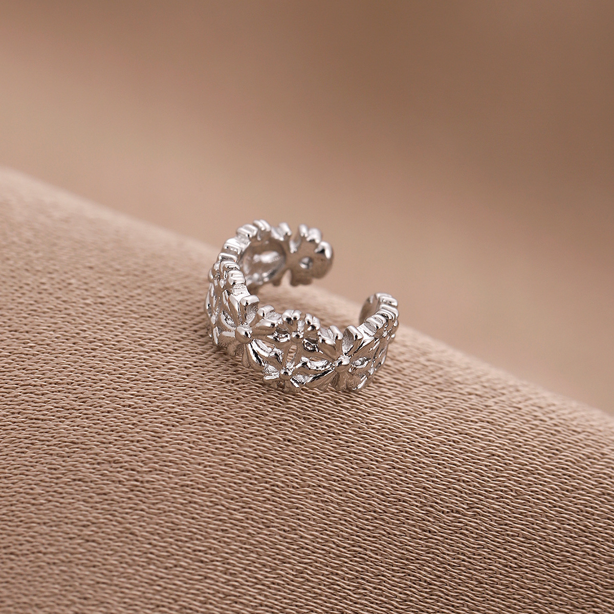 Estilo coreano personalizado pendientes simples de alta calidad en forma de U irregular clip de oreja cuadrada simple clip de hueso de oreja sin oreja al por mayor