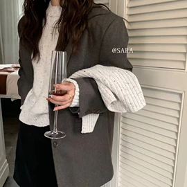 女式衬衫;连衣裙;女式针织衫