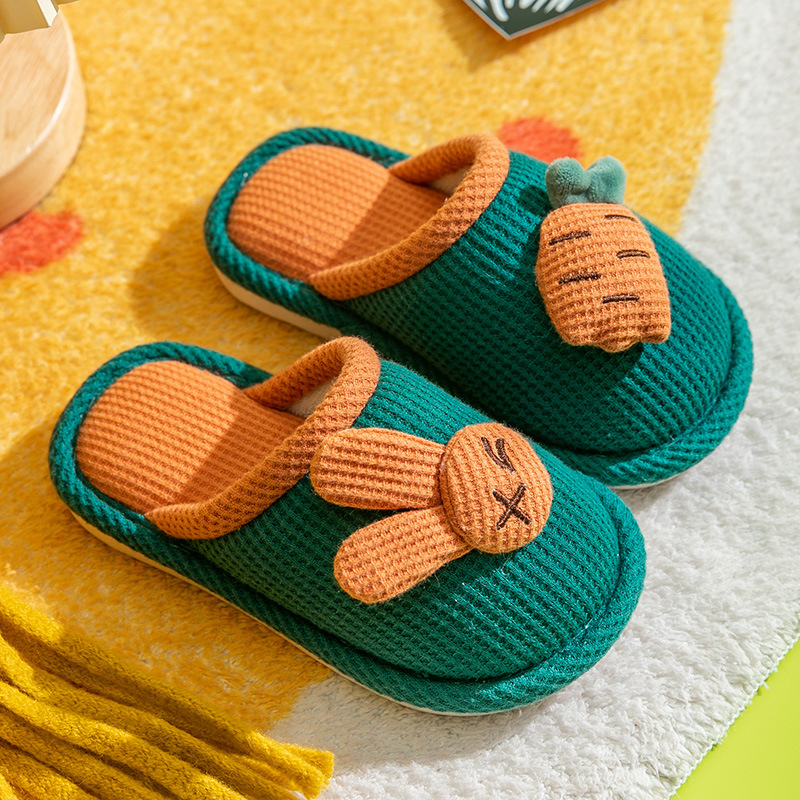 Invierno zapatillas de algodón para niños, niños y niñas, padres e hijos, bolsas de dibujos animados lindas, tacones antideslizantes para bebés en el interior, zapatillas de lana casera