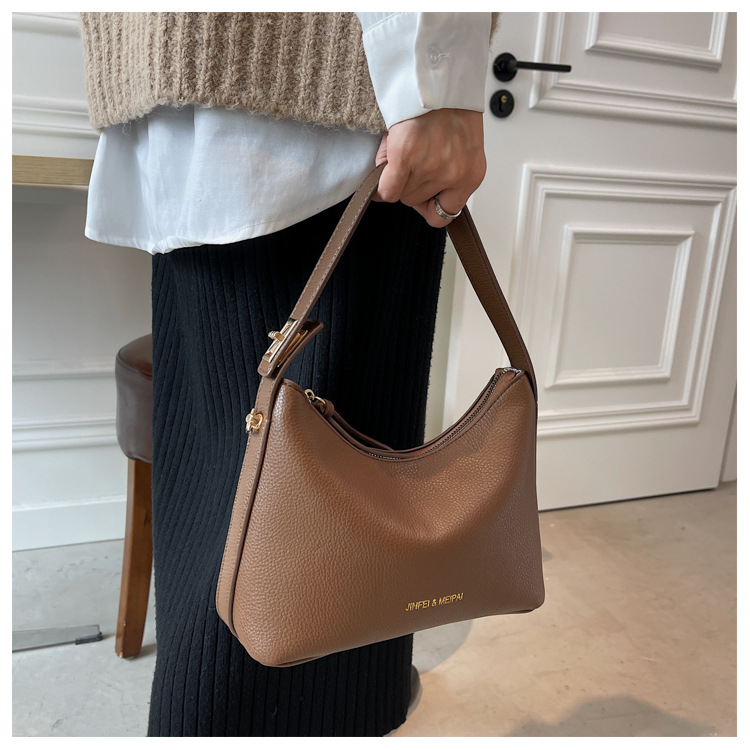 Single Shoulder Messenger Bag 2021 New Solid Color Fashion Lychee Pattern Underarm Bag display picture 5