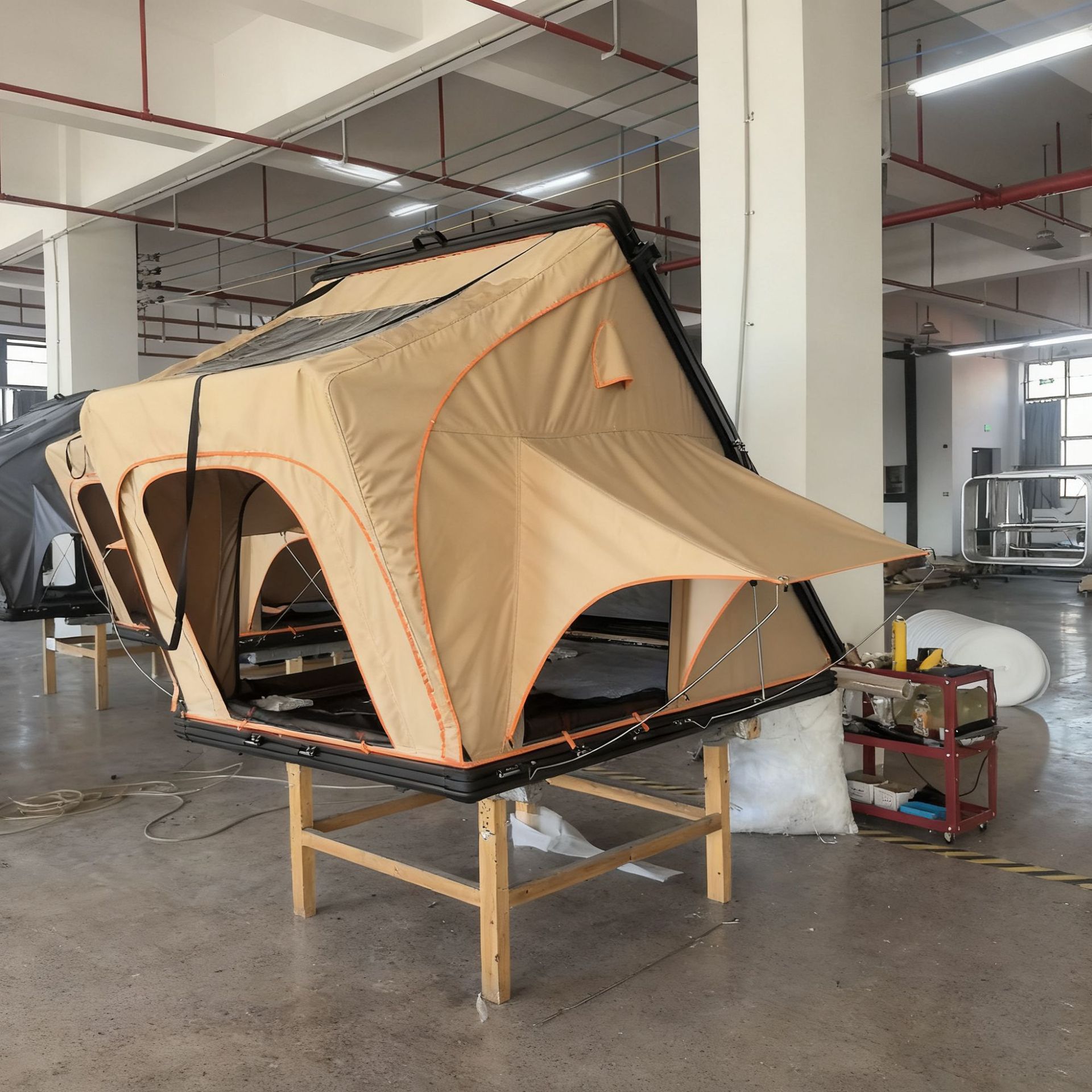 Tabla personalizada de aleación de aluminio triangular carpa de techo de alta velocidad SUV carpa de vehículo todoterreno duro carpa de techo duro