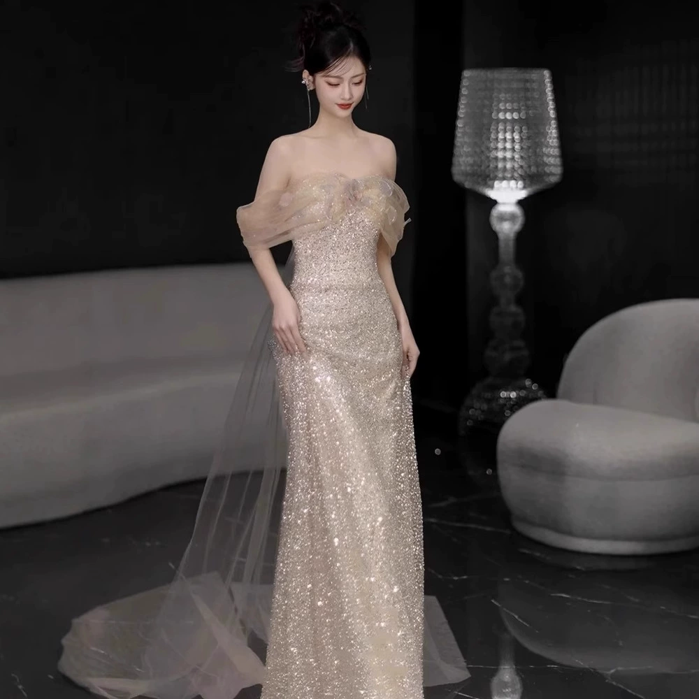 Вечернее платье с плечами для взрослых