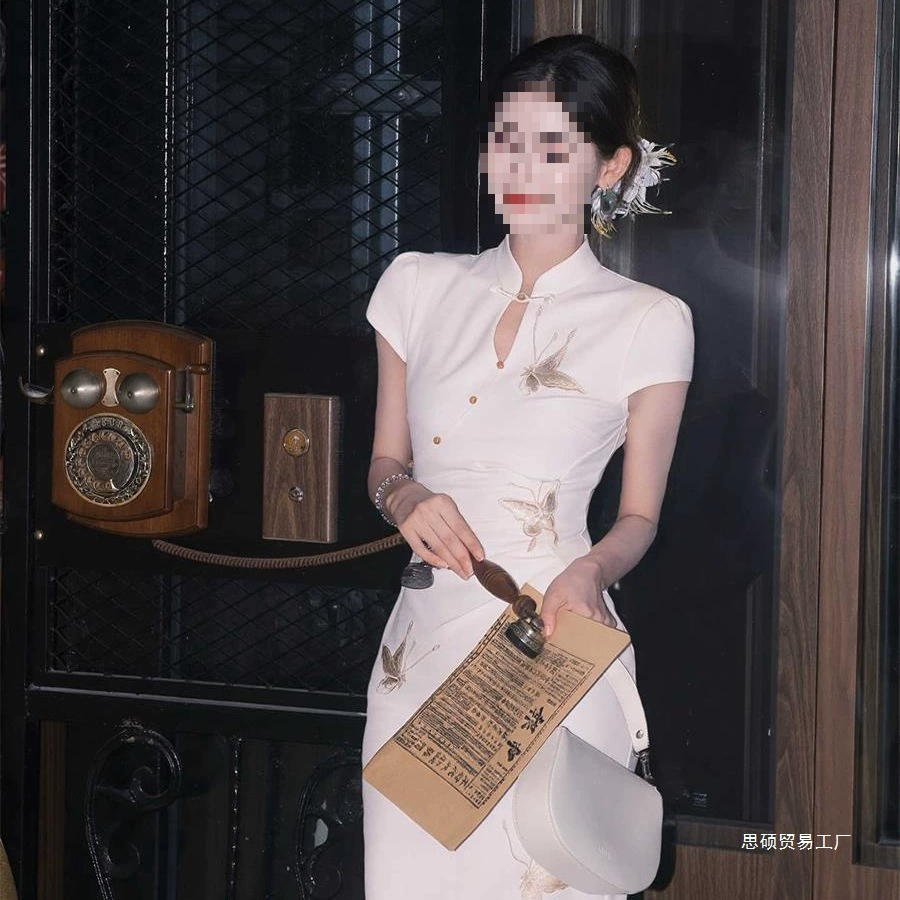 Новое китайское платье с вырезом в виде бабочки, улучшенный национальный стиль, элегантное ретро-платье-чонсам для женщин, лето 2025, платье с воротником в национальном стиле.