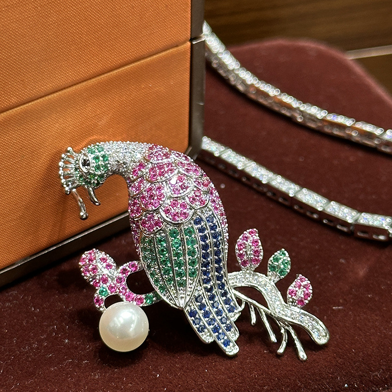 Élégante broche paon colorée avec incrustation de zircon_voghion.com
