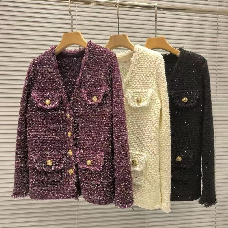 2024年秋冬新款狮头金扣重工亮片小香风V领长袖外套女气质上衣