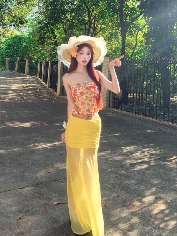 度假风套装女夏季多巴胺绝美气质黄色印花抹胸上衣网纱包臀半身裙|undefined