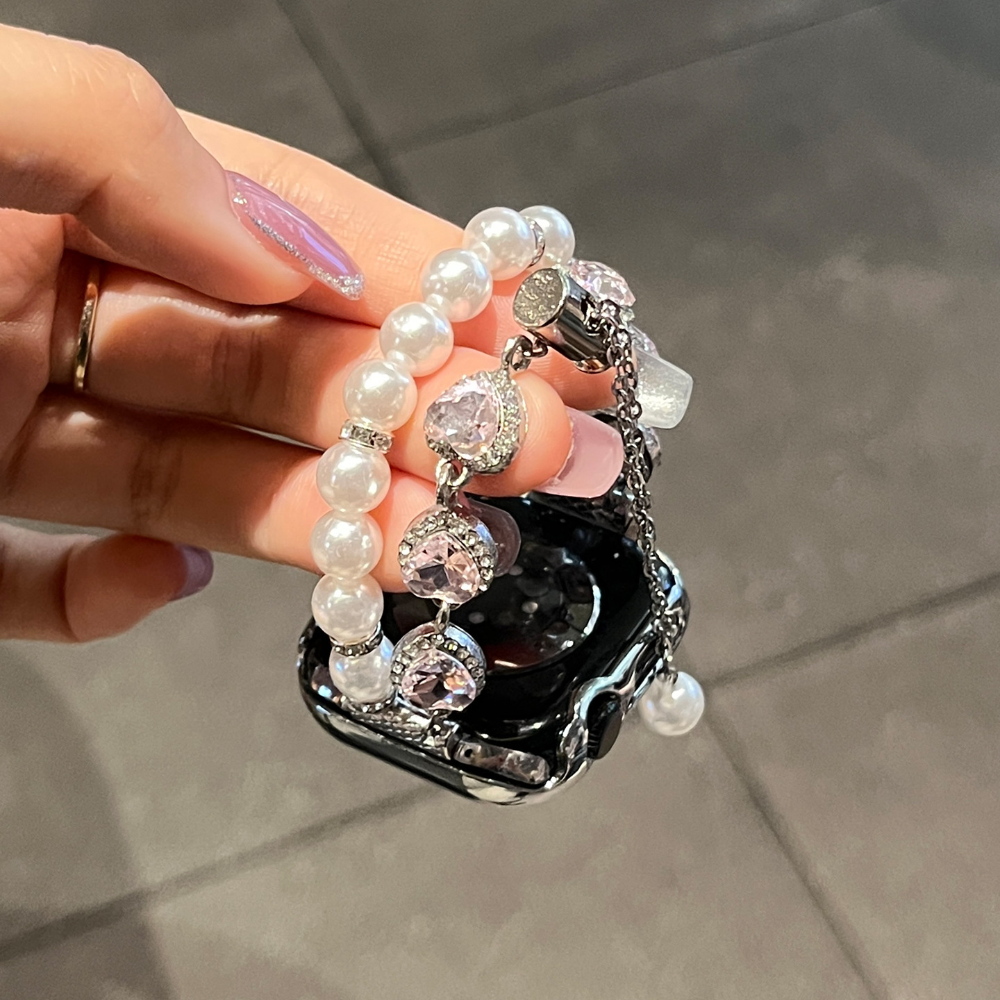 Suitable for Apple Watch Strap Iwatch10 New Heart Pearl S9 Chain Wristband S Fashion Se Female Beads
