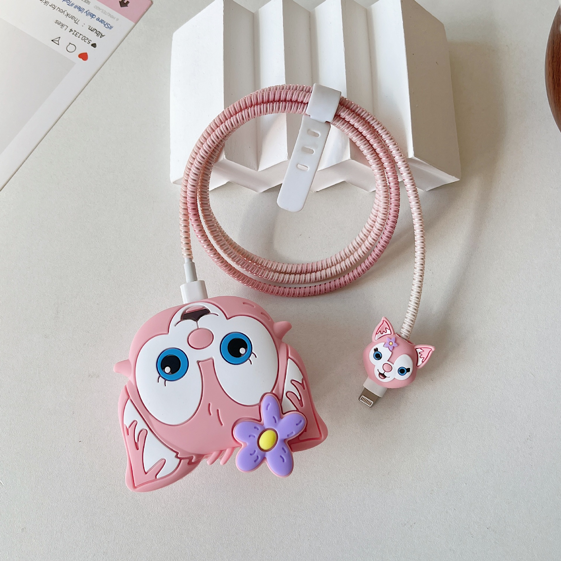 2024 nueva cubierta protectora de cabezal de carga rápida estándar británico de dibujos animados de 20W para cargador de Apple 20WPD plegable de tres enchufes