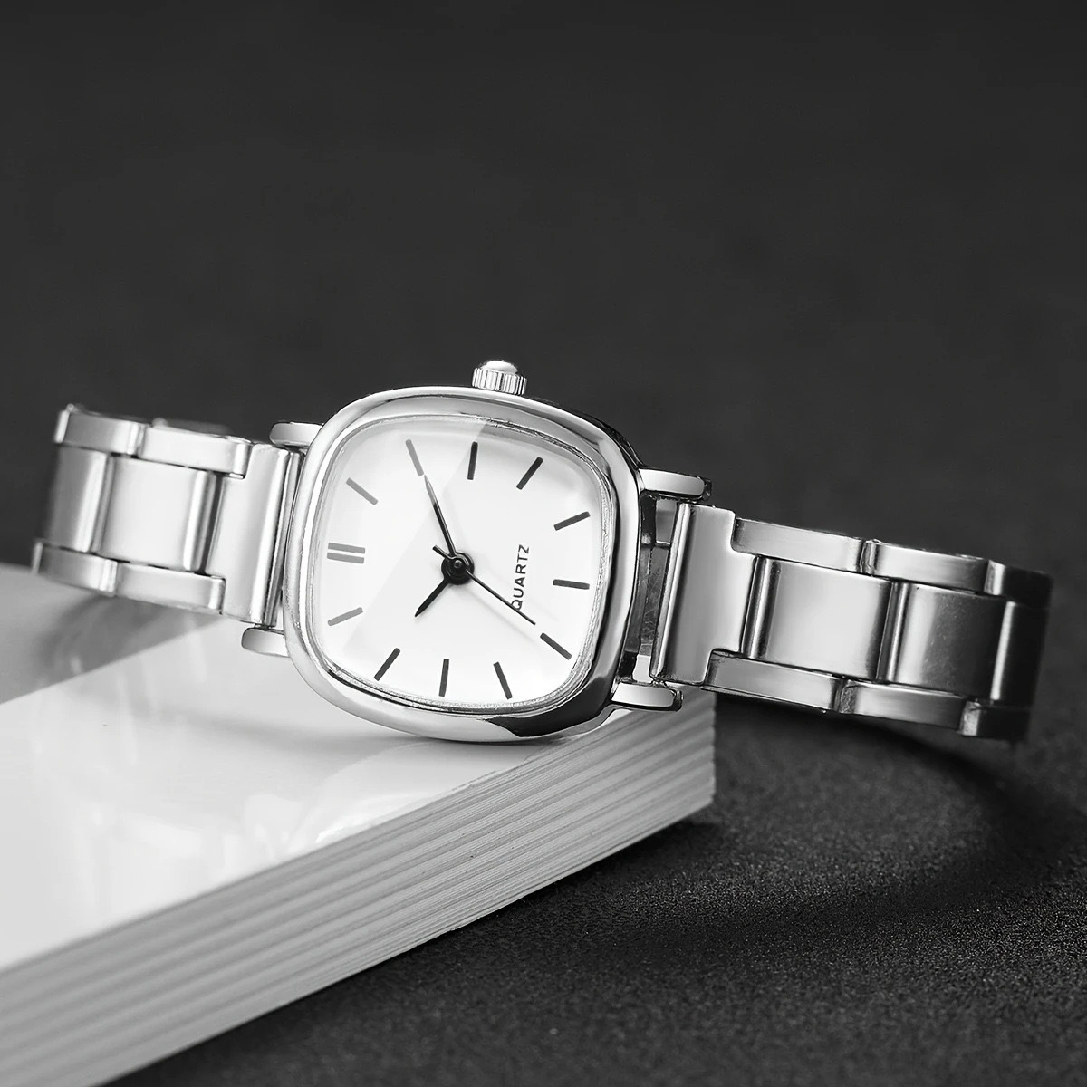 Student-style luxury retro fashion temperament electronic watch for women, wholesale in large quantities, cross-border new model wristwatch