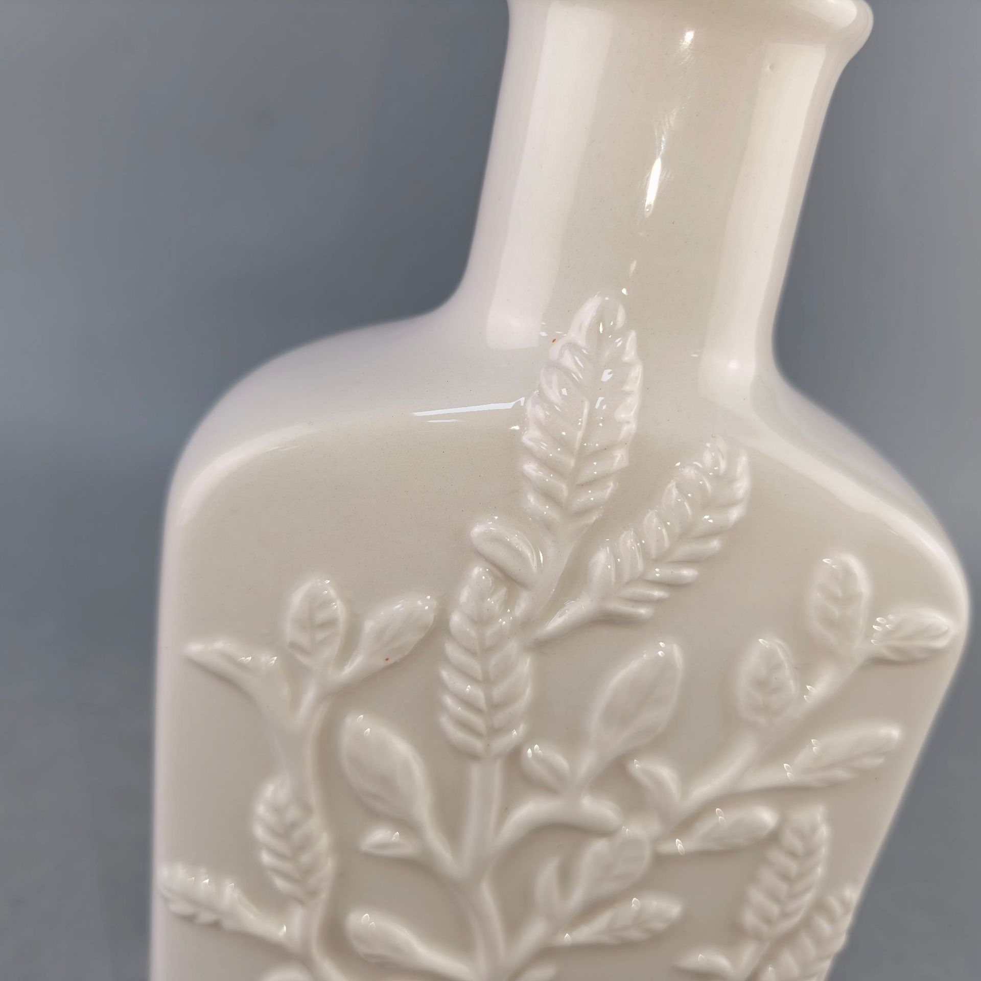 Flores creativas en relieve floral de cerámica de diseño floral de alta calidad adornamiento de estilo suave decoración del hogar