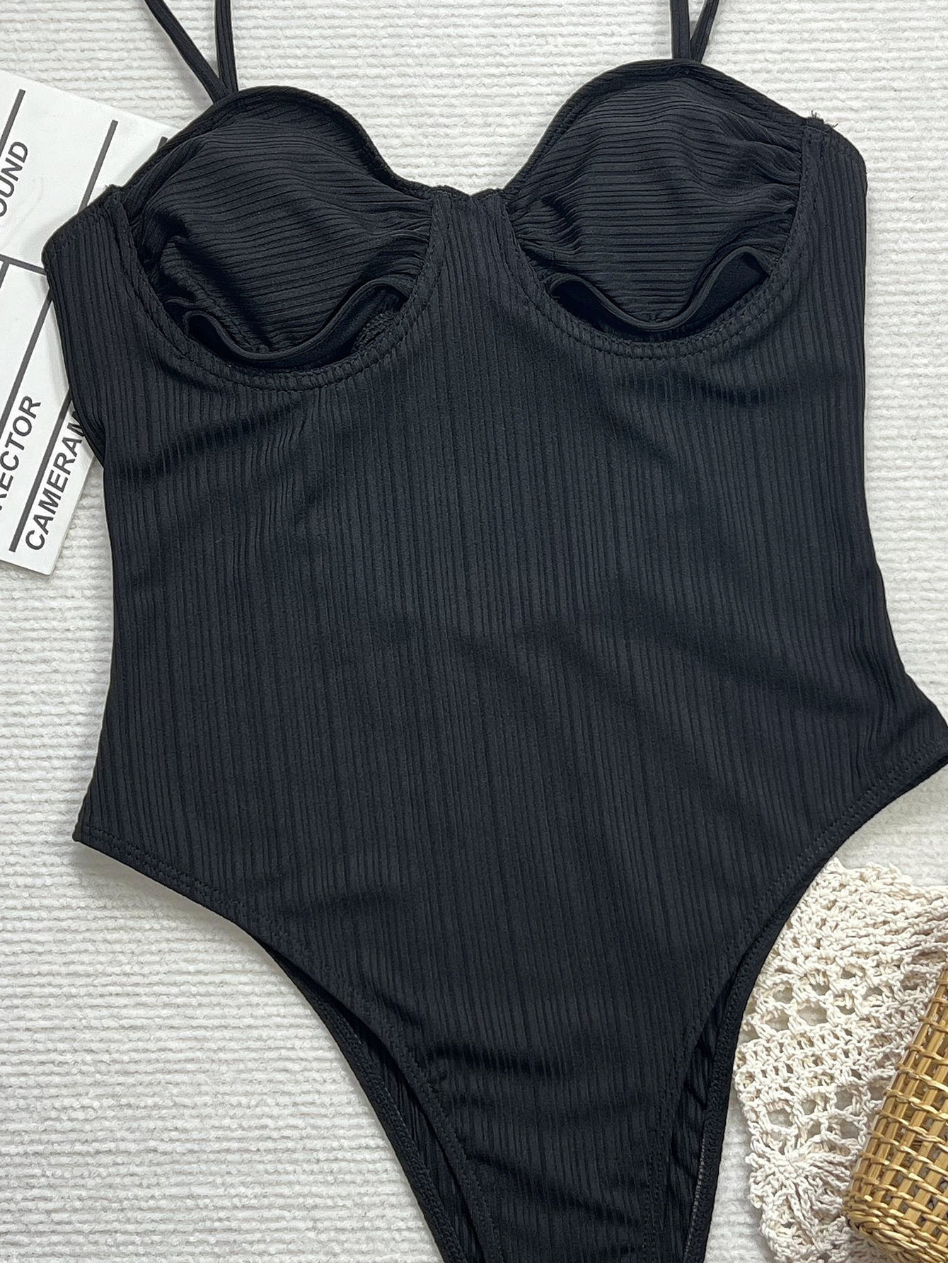 Schwarzer Damen Badeanzug Mit Riemchen Und Cut-out Ausschnitt_voghion.com