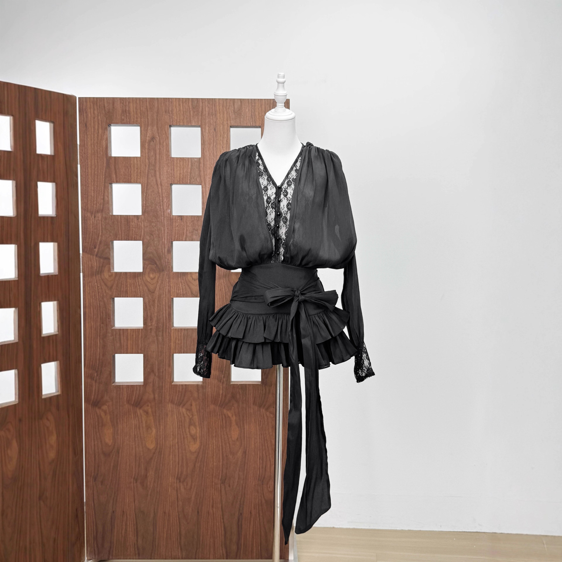 越南小众 纯欲蕾丝拼接长袖衬衫荷叶边高腰绑带短裙连衣裙秋季女