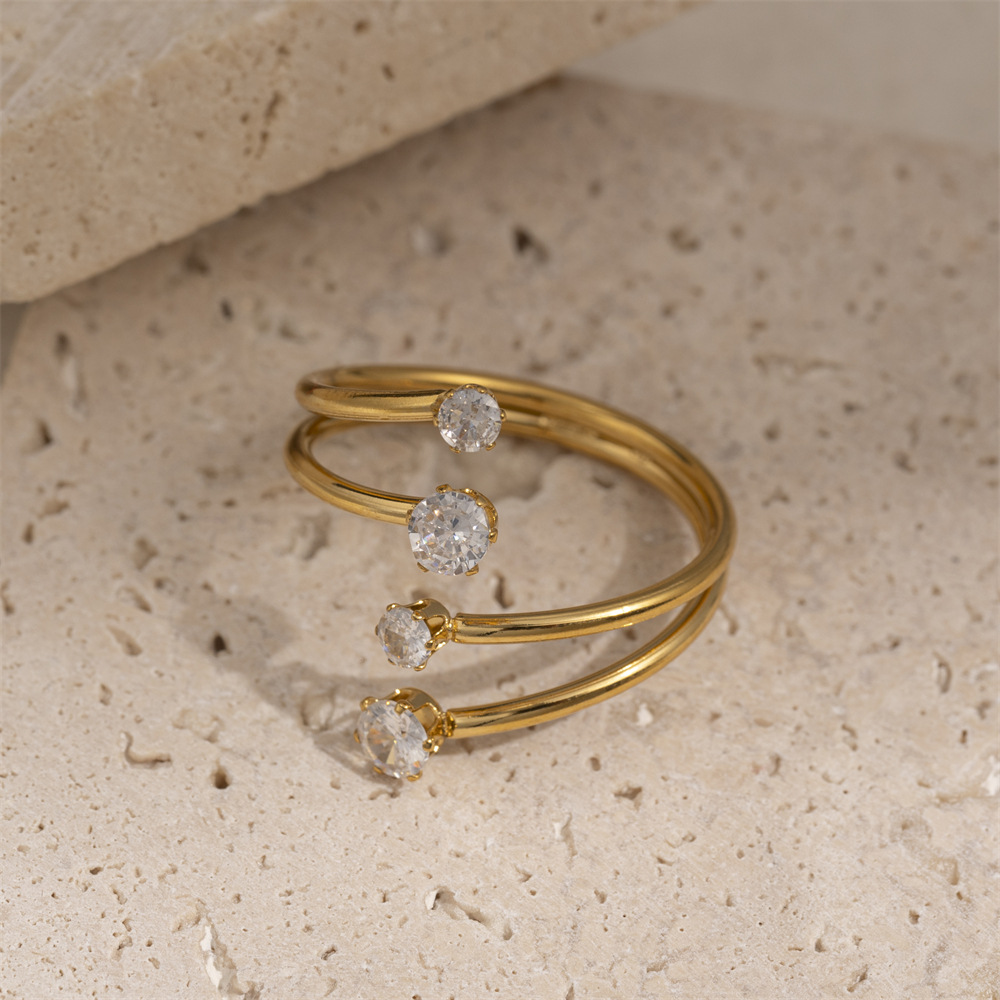 Anillo de acero inoxidable europeo y americano de Tena, acero de titanio, no se desvanece, anillo de gemas de nicho de lujo ligero salvaje, anillo transfronterizo