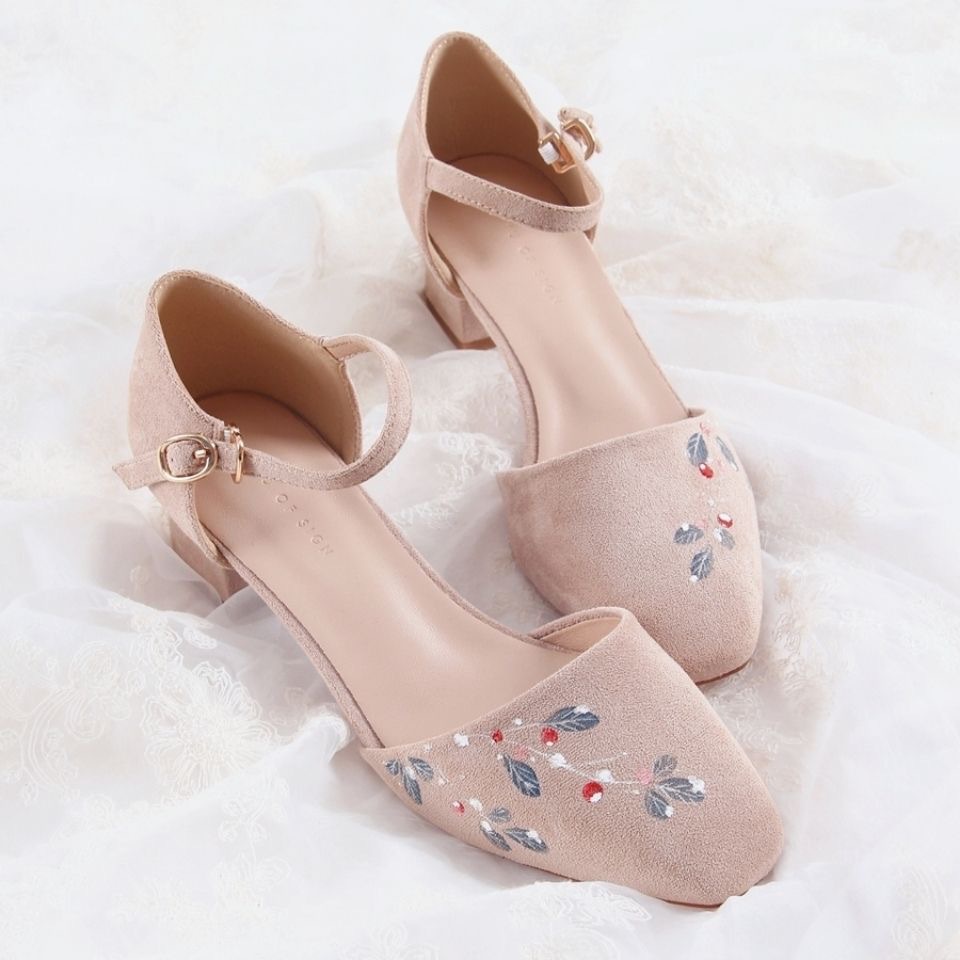 2026 verano nuevo estilo nacional de sandalias de cabeza de estilo hebilla de talón medio grueso zapatos de tacones bajos para mujeres