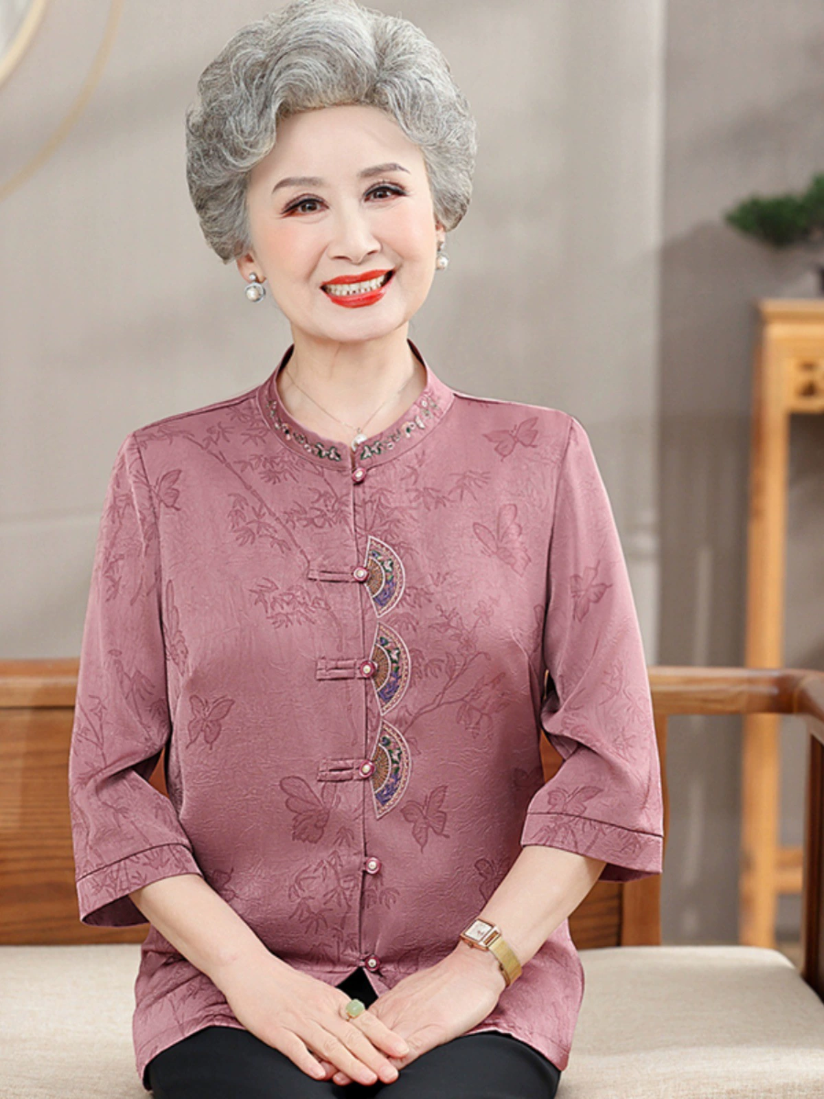 Бабушка летняя шелковая рубашка женский средний и пожилой национальный стиль новый китайский стиль мамы средний рукав высококлассная одежда новый костюм
