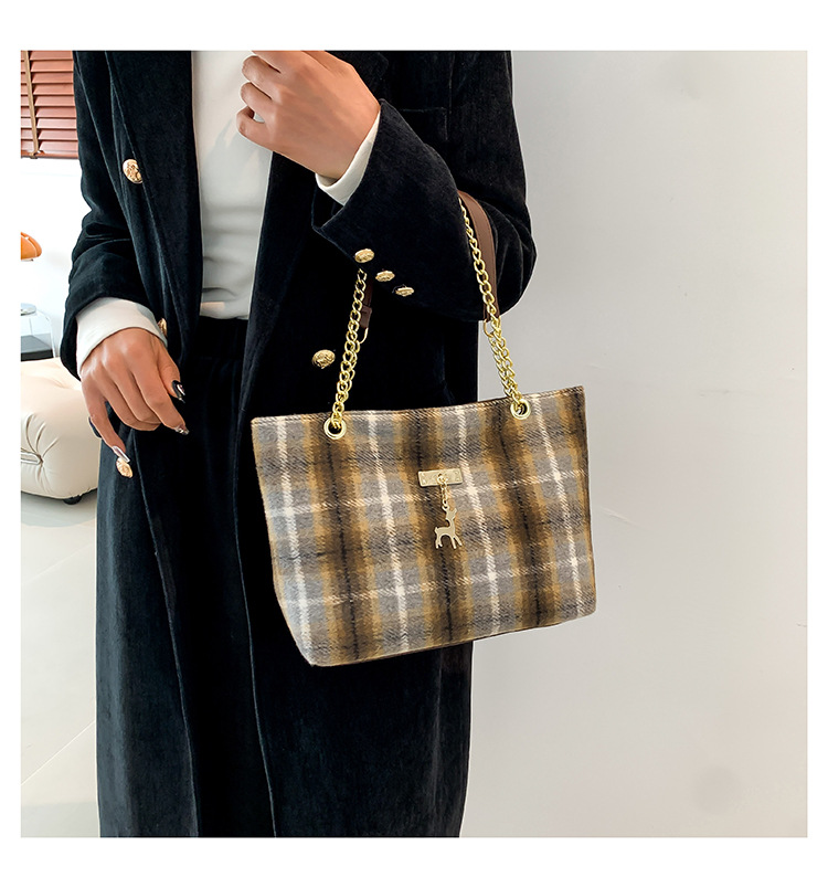 Fashionable woolen trendy striped deer bag for women, new autumn 2024 collection, chain niche single-shoulder crossbody bag undefined