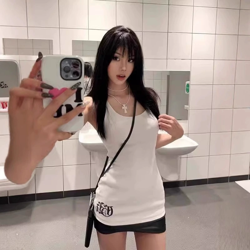 Американская горячая девушка среднего и длинного белого жилета без рукавов футболка женская весна-лето 2025 новый внутренний и внешний нижний топ