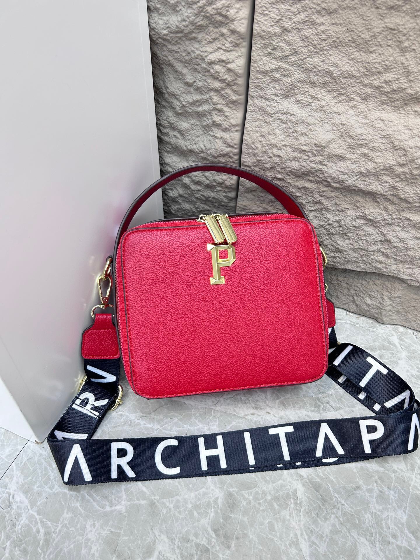 Amazon transfronterizo 2024 nuevo bolso de caja de letras de moda de mujeres p estilo europeo y americano calle de hombro mochila