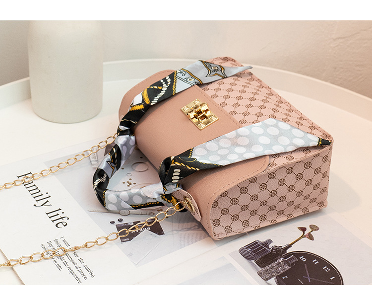 Women's Small Pu Leather Geometric Fashion Ribbon Square Lock Clasp Crossbody Bag display picture 2