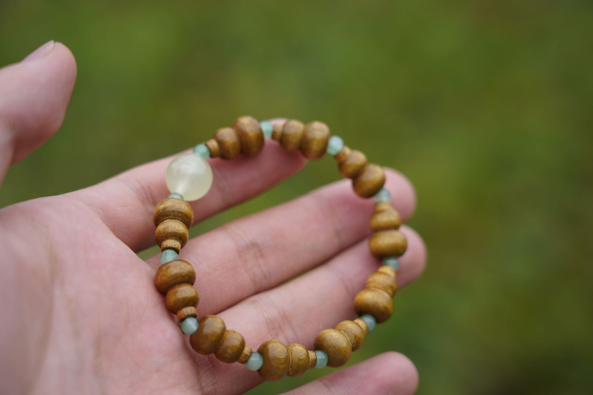 녹색 백단 빛나는 조롱박 팔찌