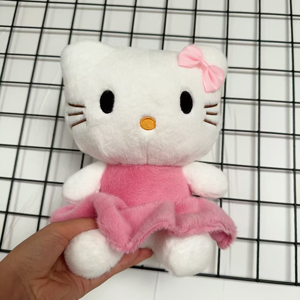 Nuevos peluches, muñecos de ocho pulgadas para máquinas de garras, populares muñecos para lanzar en bodas, regalos promocionales, juguetes al por mayor
