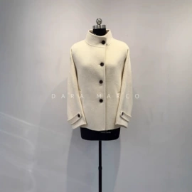 女式毛呢外套;休闲裤;女式衬衫