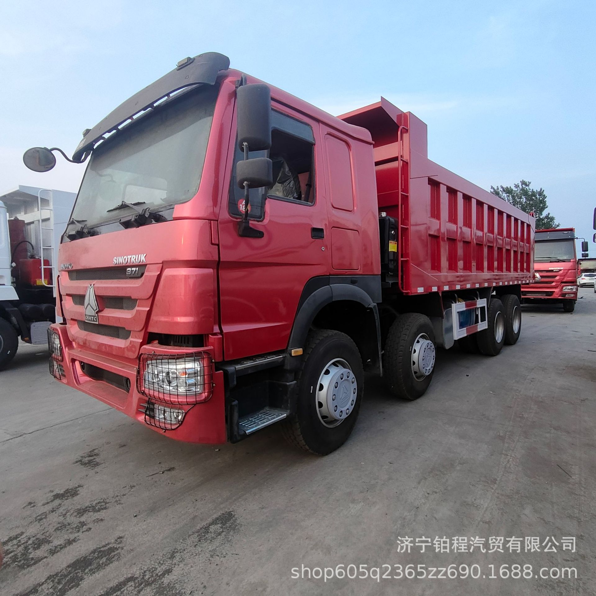 Brand new dump truck for foreign trade export, Sinotruk rear-tipping self-unloading, front four rear eight, 380 horsepower, U-shaped mining dump truck