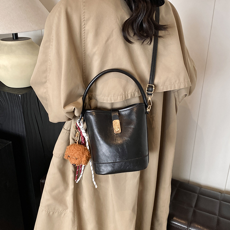 Niche Zhong retro coreano versátil bolso de cubo portátil de moda de mujer otoño y invierno viajero PU alta textura mochila
