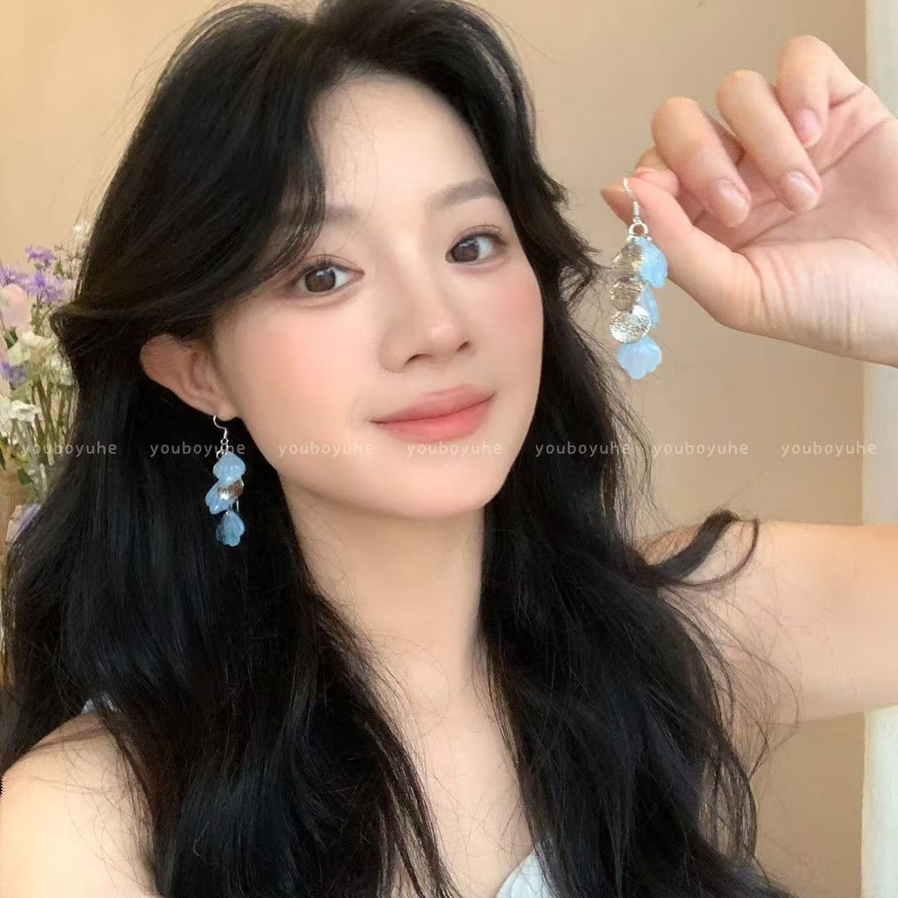French-Style Cool Blue Petal Tassel Earrings, Light Luxury, Gentle Niche Earrings, Fashionable Fresh Gradient Ear Hooks