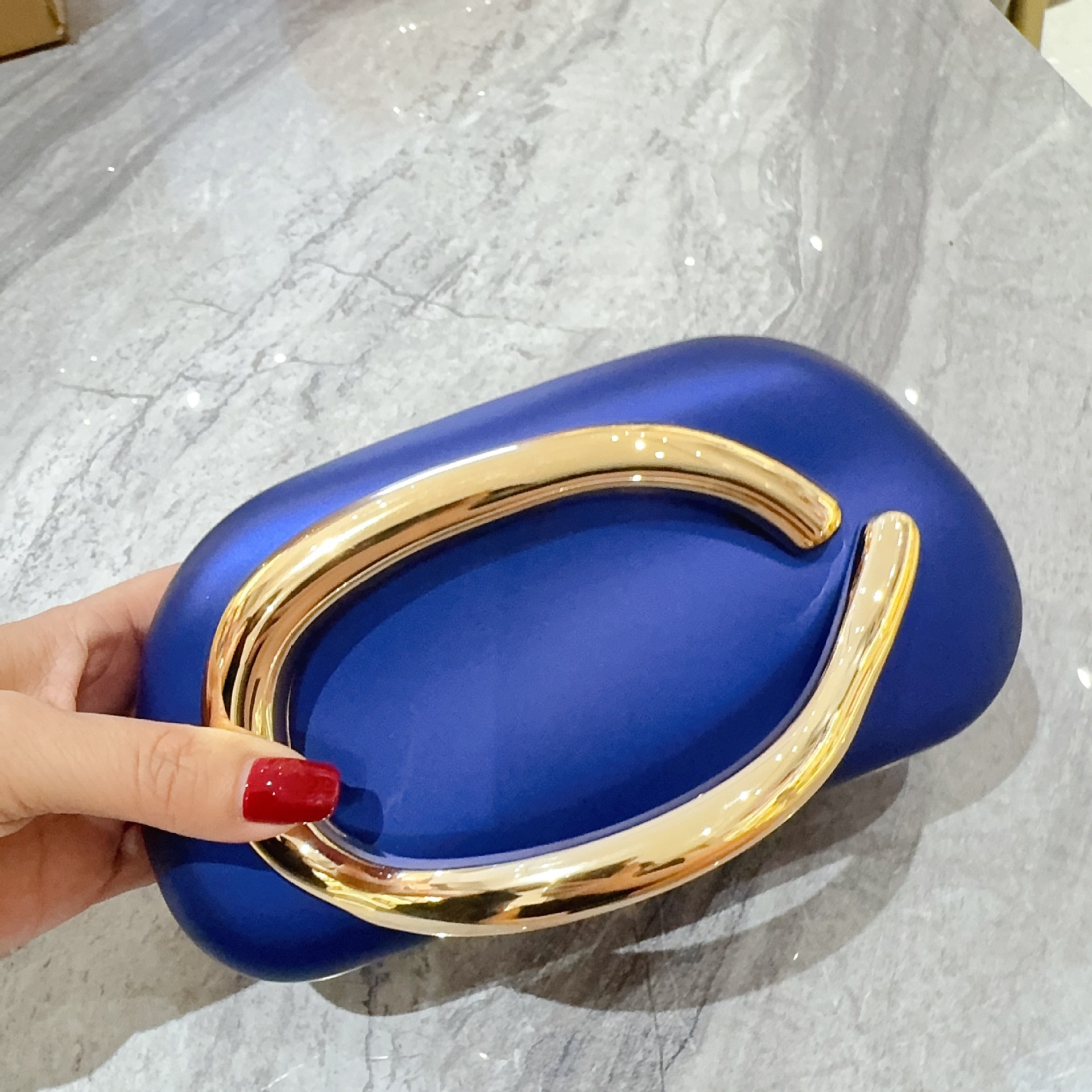 Europa y América tendencia transfronteriza bolsa de cena ligera de lujo bolsa acrílico cadena metal para llevar un solo hombro bolso de mano ropa de noche