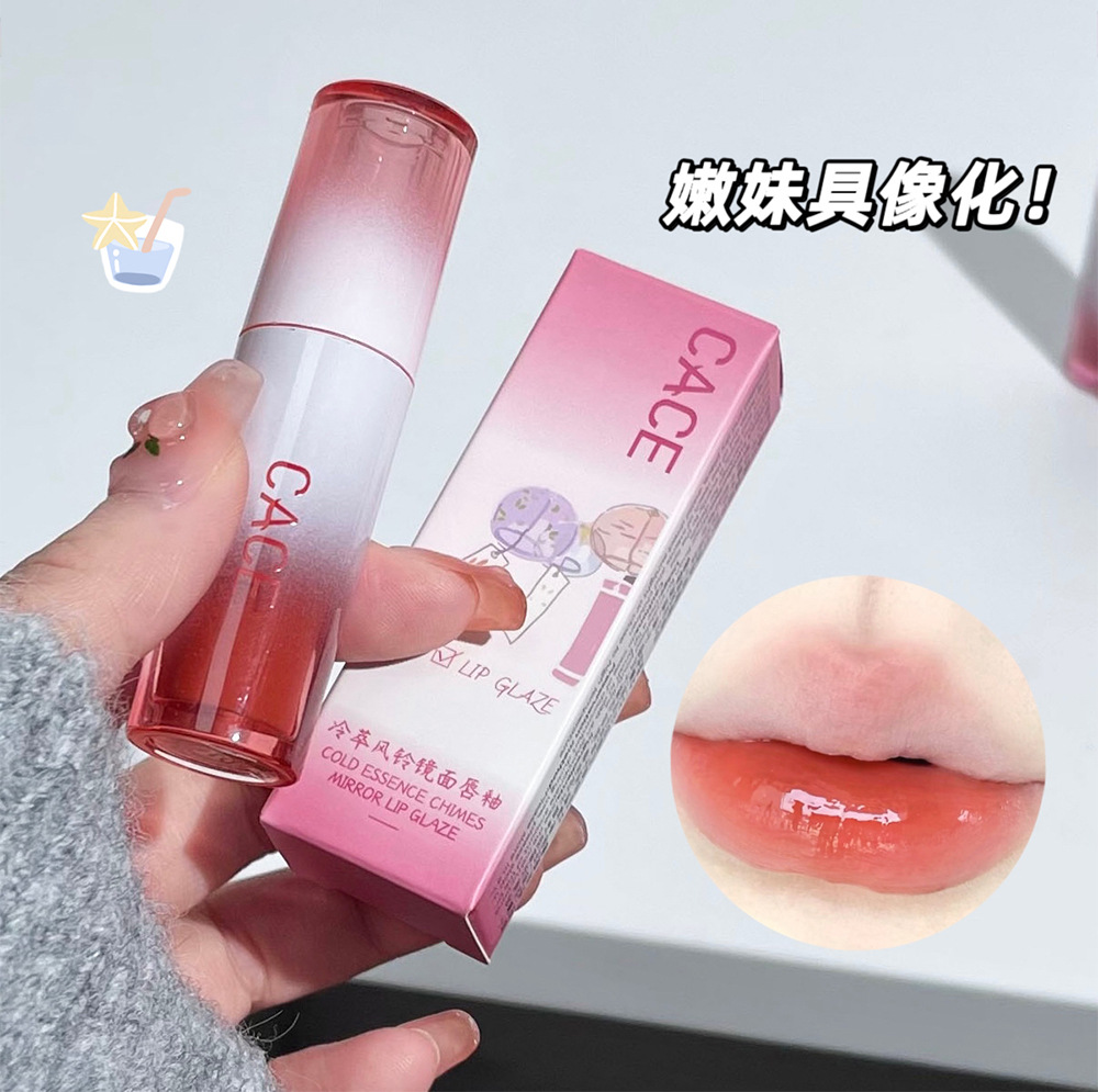 CACE Cold Extract Wind chime Mirror Lip Gloss moisturizes the chubby lips with a water-like luster that doesn't stick to the cup. Pink lip gloss for cross-border use Application Scenario