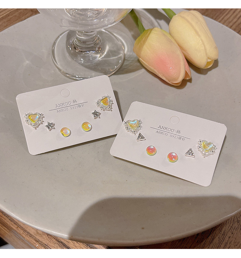 1 Set Sweet Triangle Heart Shape Alloy Inlay Rhinestones Womenu0027S Ear Studs