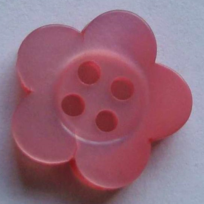 厂家供应批发树脂钮扣珠光树脂梅花钮扣童装有眼纽扣