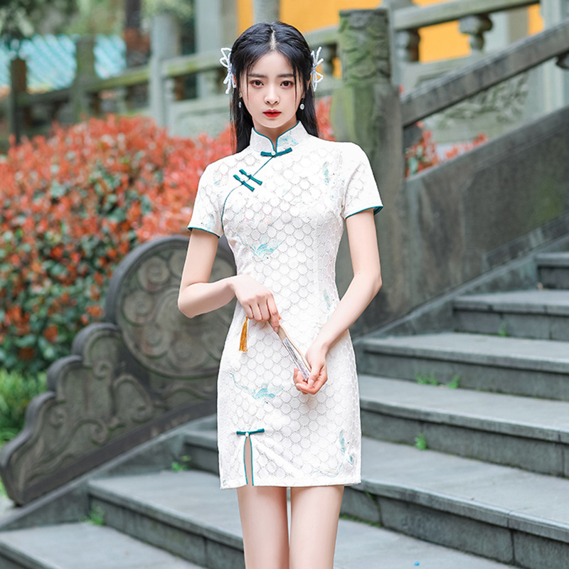 Hong Yun Summer new pattern Lace Embroidery girl have cash less than that is registered in the accounts cheongsam fresh sexy Former Slits cheongsam goods in stock