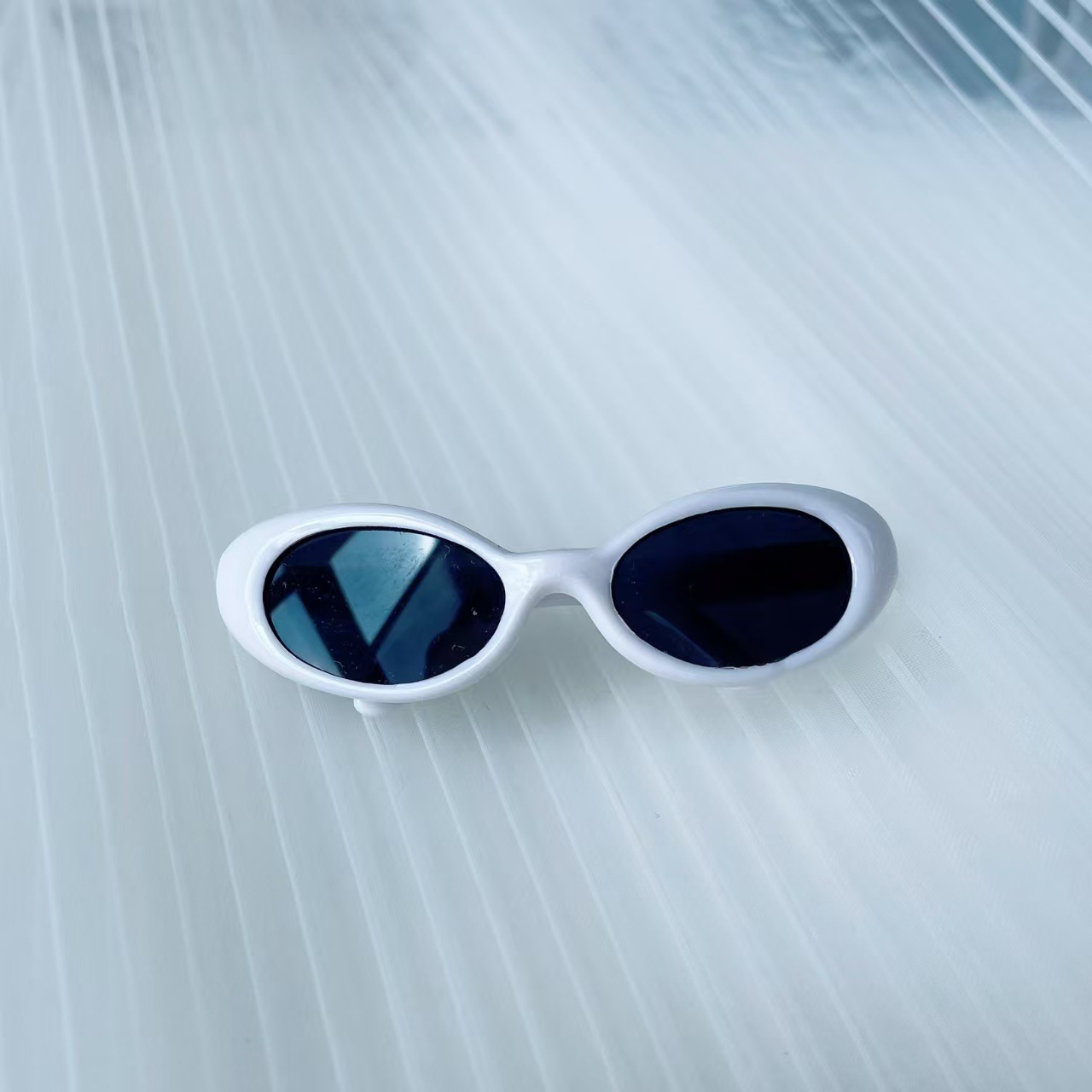 White handsome sunglasses 6.5cm