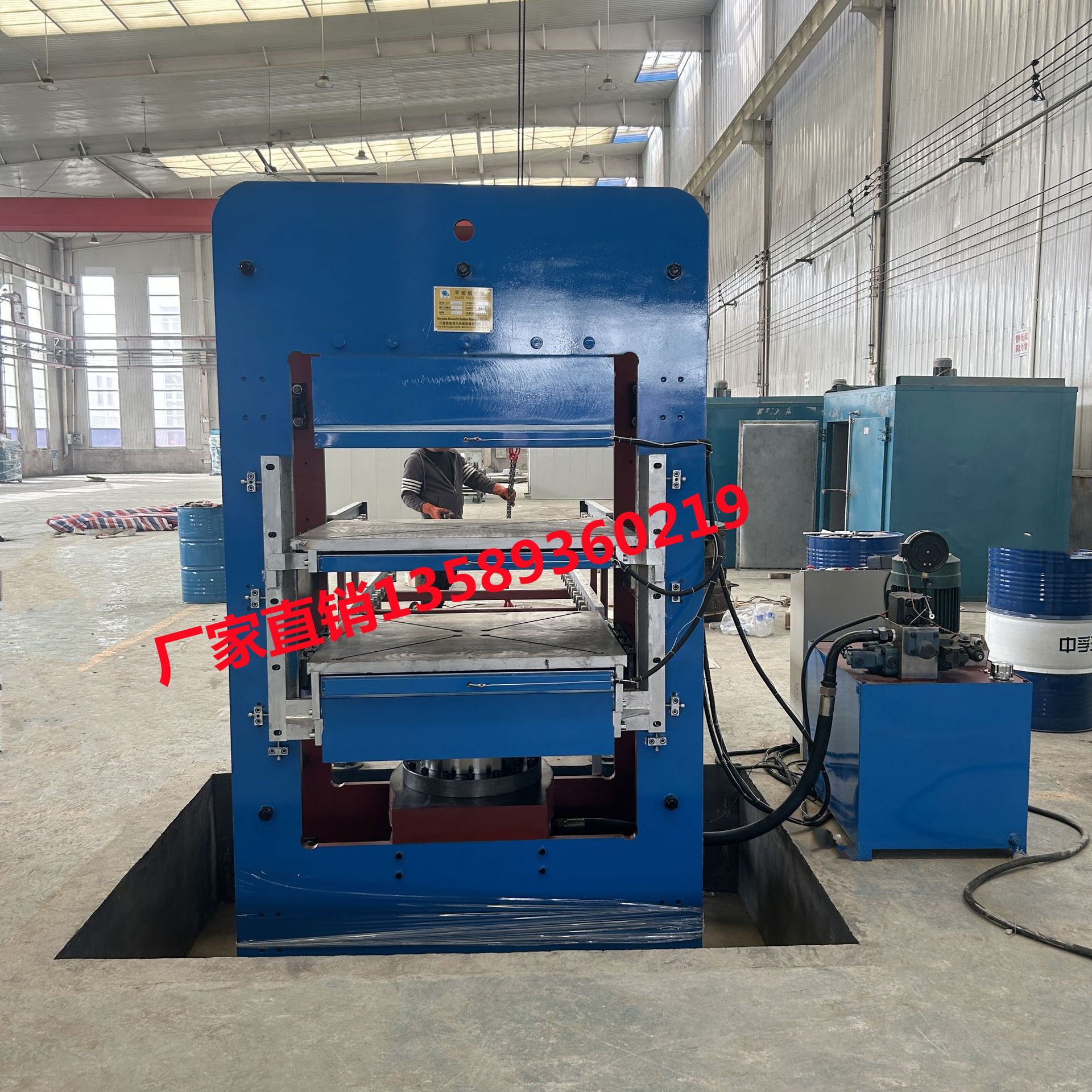 山东青岛200T框式硫化机  电加热双工作层橡胶热压成型机