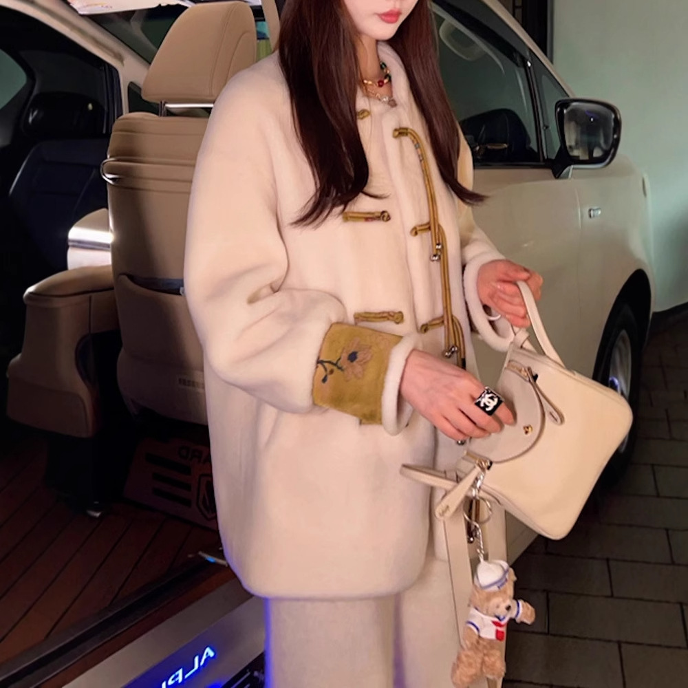 하이 엔드 센스 새로운 중국 스타일 탕 스타일 코튼 패딩 코트 버클 밍크 벨벳 모피 코트 양고기 벨벳 여성 의류