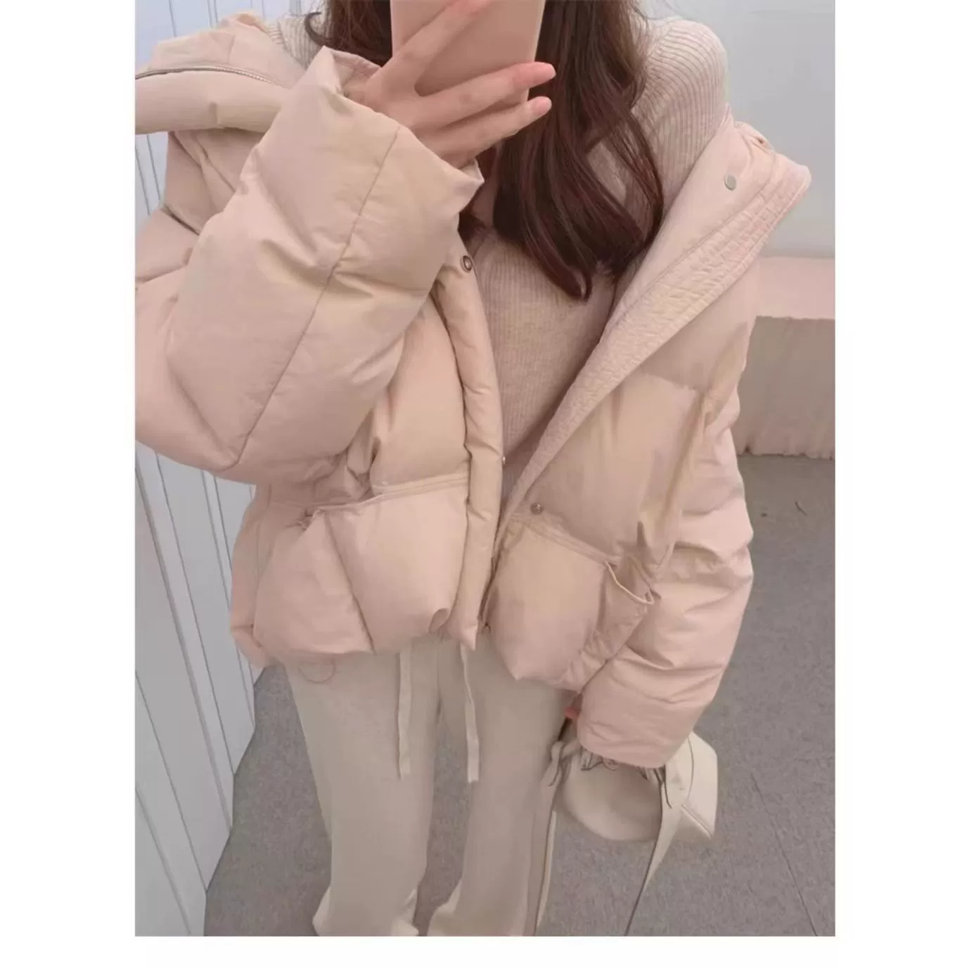 Розовая короткая капюшон с капюшоном