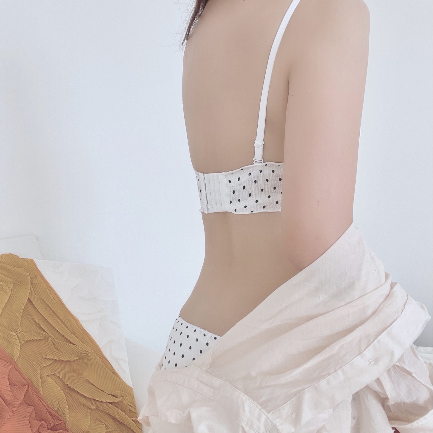 Ropa interior delgada de lunares franceses reunida sin anillo de acero, copa fija para mujer, recolección lateral de leche auxiliar, sujetador de soporte superior anti-flacidez