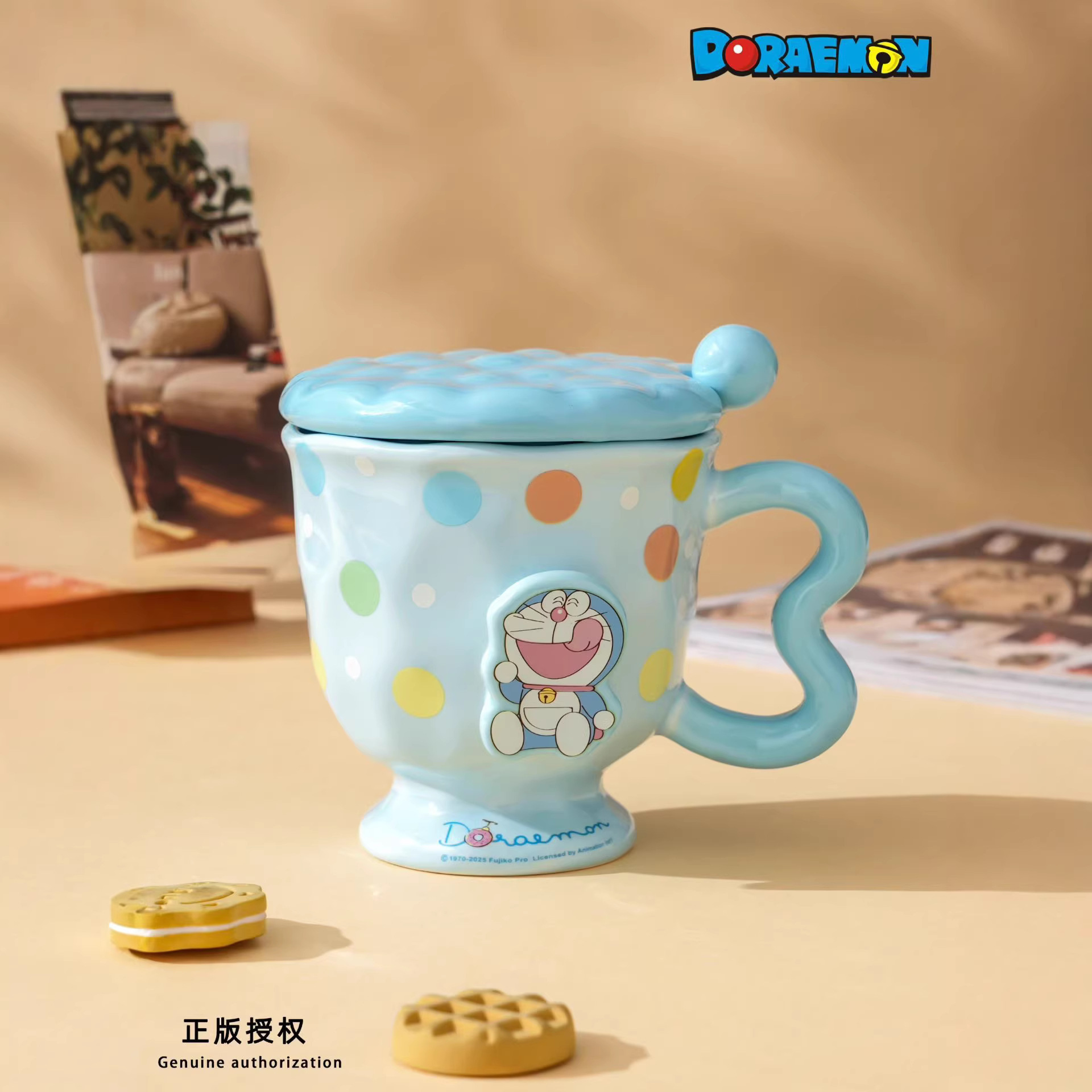 Creativo encantador relieve Doraemon taza de cerámica de alto valor de mano regalo taza de agua taza de pie alto con cubierta cuchara