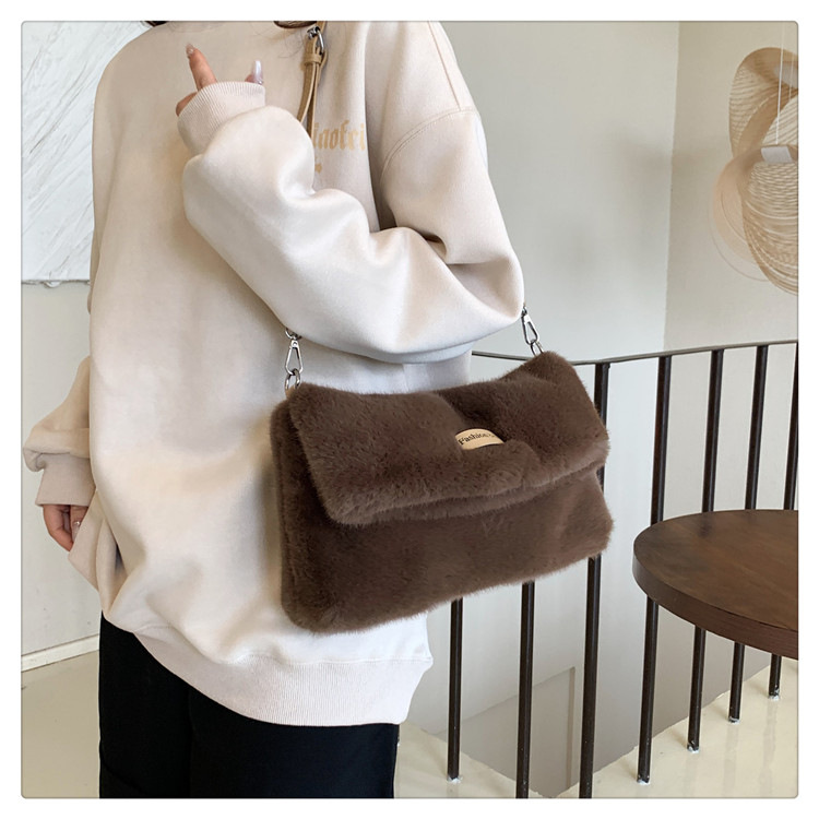 This year's popular Korean version of for women in 2023, new trendy large capacity single shoulder crossbody plush_voghion.com