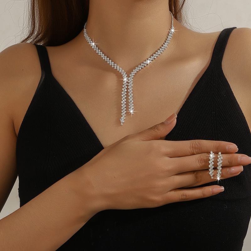 European and American Simple Bridal Wedding Necklace and Earrings Jewelry Set, Wedding Banquet Dress Tassel Light Luxury Full Diamond Jewelry