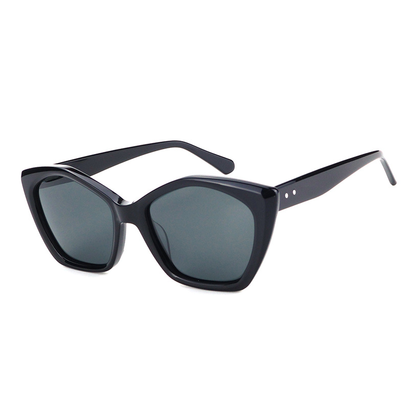 fashionable trend sunglasses for traveling