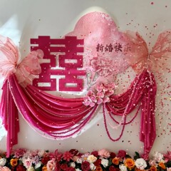 ピンクの結婚式の部屋のレイアウトセット寝室のベッドサイド結婚式の装飾背景壁ハッピーワード女性のラテアート新居結婚式