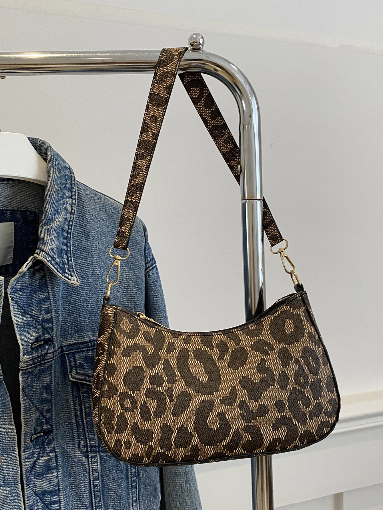 2024 nueva tendencia invierno simple estampado de leopardo bolso de axila de un solo hombro bolso de mensajero de moda bolso de mujer a cuadros casual