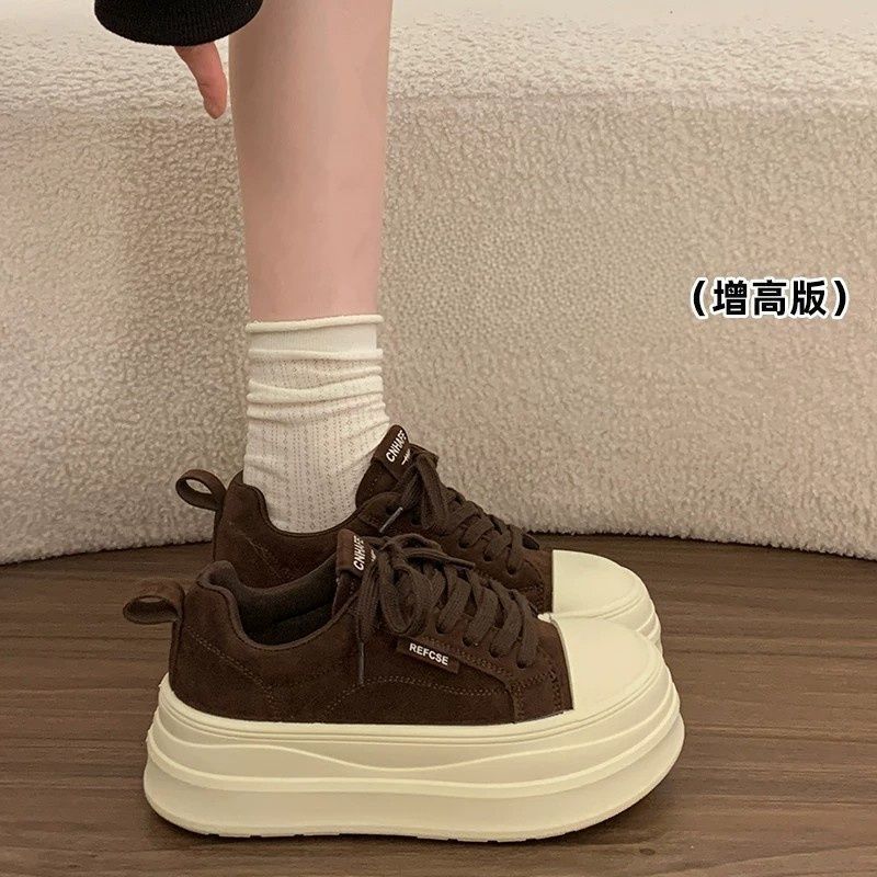 Korean-style thick-soled height-increasing sneakers for women, 2026 autumn collection, versatile, makes feet look smaller, casual and super trendy