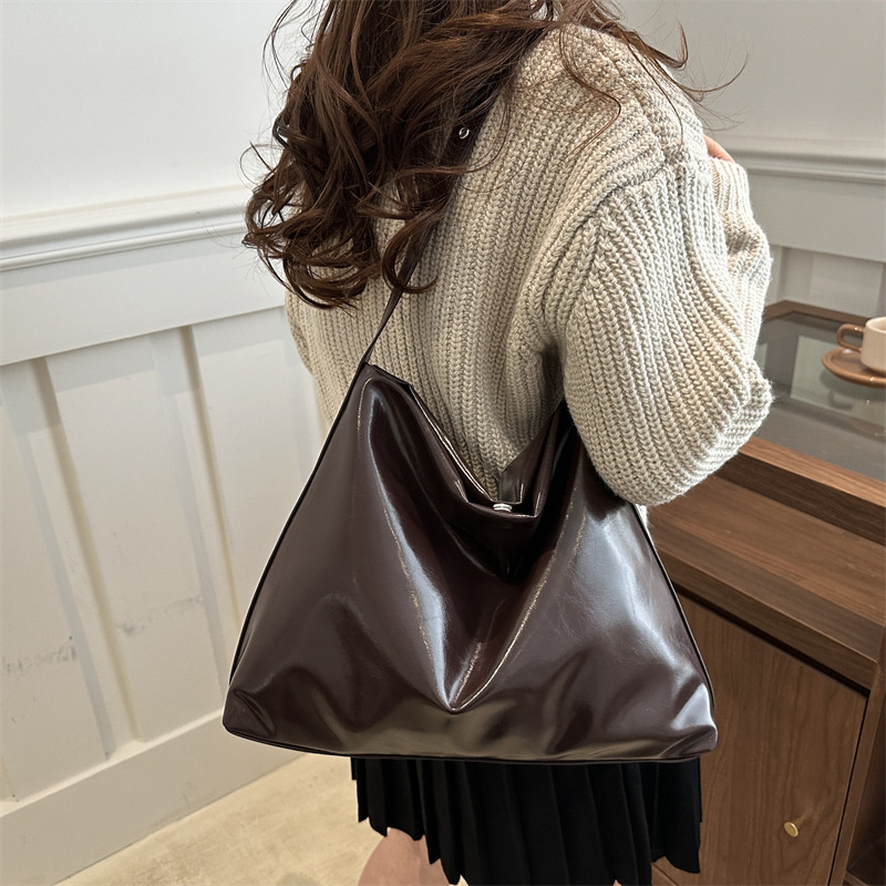 Nueva bolsa de hombro retro versátil bolsa de mujer de comercio exterior bolsa de viaje de gran capacidad 2025 primavera y verano nueva