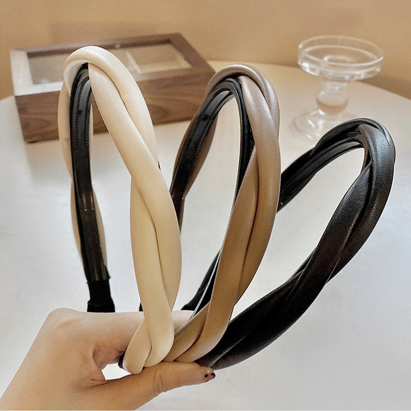 125g Weight Hair Band Hair Accessories Type 1 Piece Quantity Holiday, Daily Occasion Pu Leather Material Twist Pattern Women's Gender Simple Style, Classic Style Style Women's Simple Style Classic Style Twist Pu Leather Hair Band